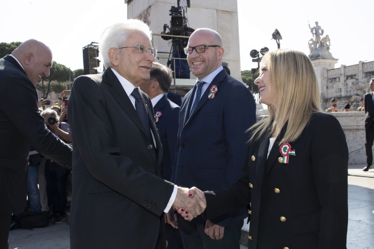 Il Presidente Sergio Mattarella saluta Giorgia Meloni Presidente del Consiglio,in occasione della Festa Nazionale della Repubblica