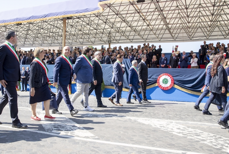 Il Presidente Sergio Mattarella assiste alla Parata Militare ai Fori Imperiali, in occasione della Festa Nazionale della Repubblica