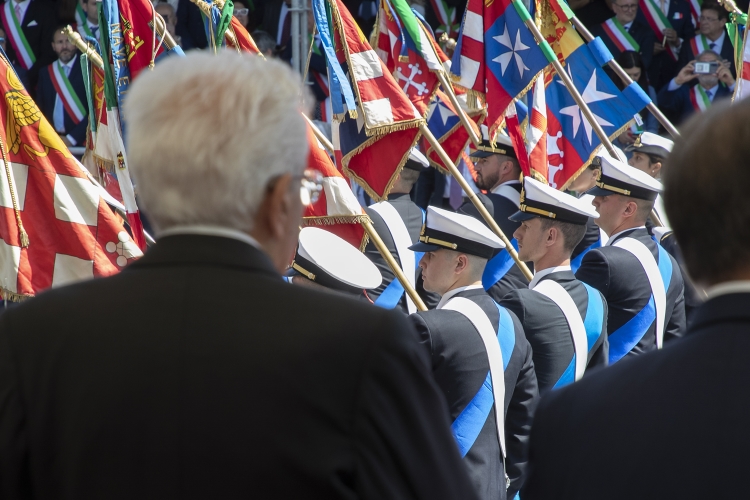 Il Presidente Sergio Mattarella assiste alla Parata Militare ai Fori Imperiali, in occasione della Festa Nazionale della Repubblica