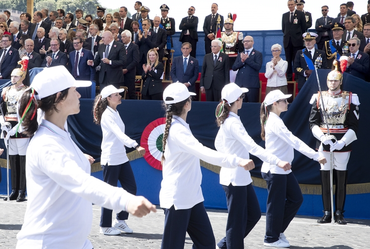 Il Presidente Sergio Mattarella assiste alla Parata Militare ai Fori Imperiali, in occasione della Festa Nazionale della Repubblica