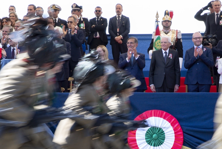 Il Presidente Sergio Mattarella assiste alla Parata Militare ai Fori Imperiali, in occasione della Festa Nazionale della Repubblica