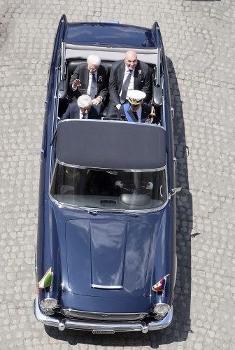 Il Presidente della Repubblica Sergio Mattarella con Guido Crosetto, Ministro della difesa, in occasione della Festa Nazionale della Repubblica