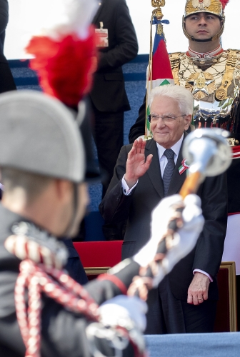 Il Presidente Sergio Mattarella assiste alla Parata Militare ai Fori Imperiali, in occasione della Festa Nazionale della Repubblica