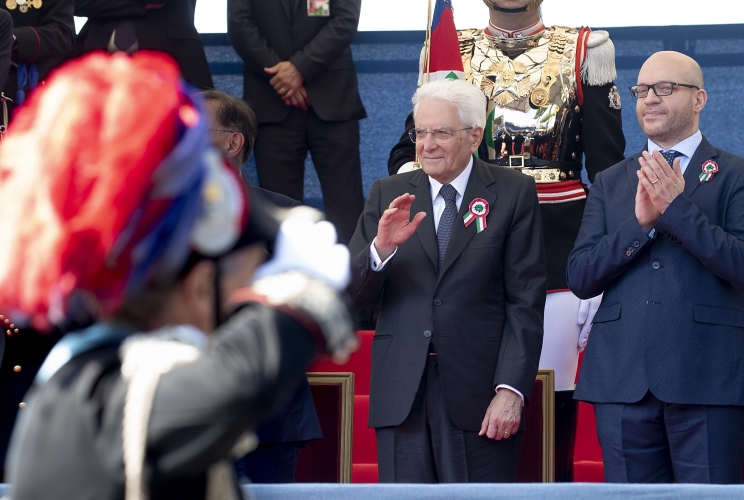 Il Presidente Sergio Mattarella assiste alla Parata Militare ai Fori Imperiali, in occasione della Festa Nazionale della Repubblica