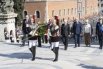 Il Presidente Mattarella depone una corona d’alloro all’Altare della Patria, in occasione della Festa Nazionale della Repubblica