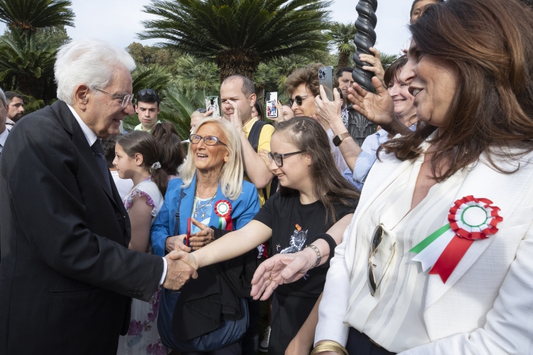 Il Presidente Sergio Mattarella in occasione dell’apertura dei Giardini del Quirinale alle categorie fragili per la Festa nazionale della Repubblica  
