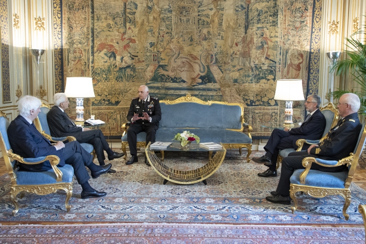 Il Presidente della Repubblica Sergio Mattarella con Teo Luzi, Comandante Generale dell’Arma dei Carabinieri,in occasione del 209° anniversario della costituzione dell’Arma
