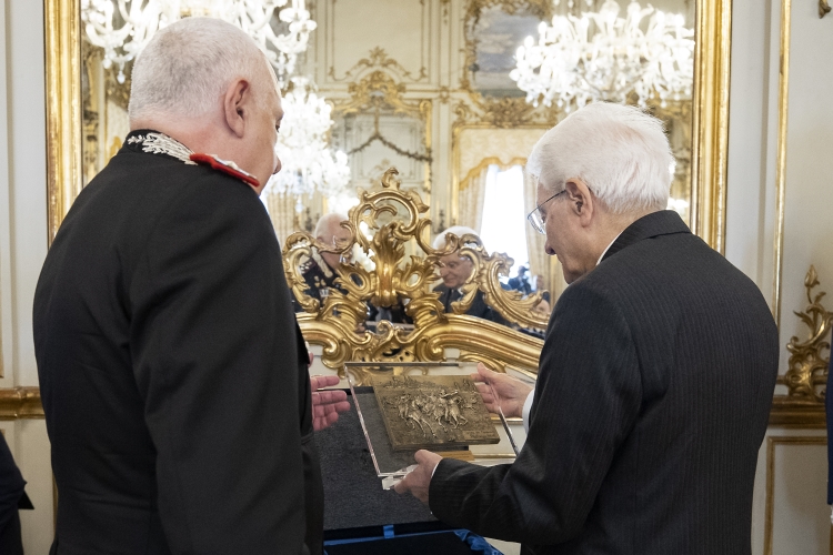 Il Presidente della Repubblica Sergio Mattarella con Teo Luzi, Comandante Generale dell’Arma dei Carabinieri,in occasione del 209° anniversario della costituzione dell’Arma
