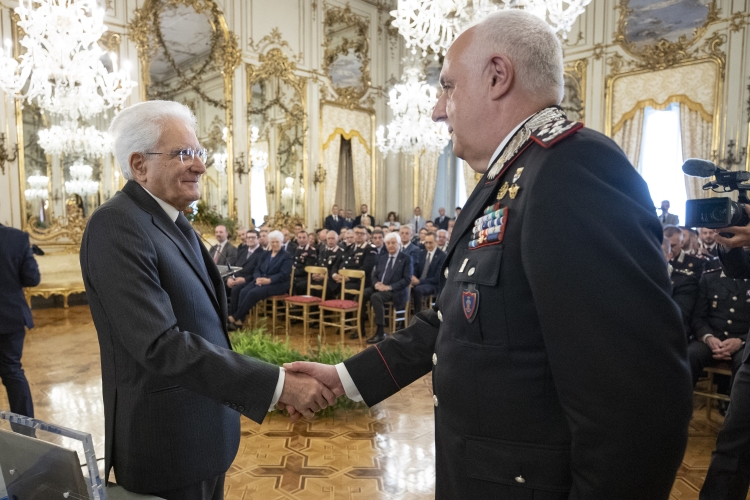 Il Presidente della Repubblica Sergio Mattarella con Teo Luzi, Comandante Generale dell’Arma dei Carabinieri,in occasione del 209° anniversario della costituzione dell’Arma
