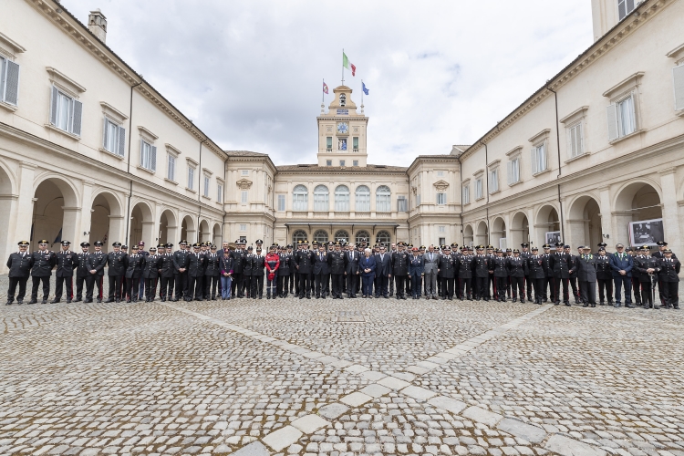 Il Gen. C.A. Teo Luzi, Comandante Generale dell’Arma dei Carabinieri unitamente ad una rappresentanza di Carabinieri, in occasione del 209° anniversario della costituzione dell’Arma
