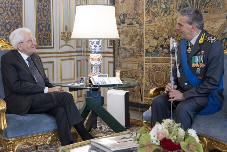 Il Presidente Sergio Mattarella con il Gen. C.A. Andrea De Gennaro, nuovo comandante generale della Guardia di Finanza