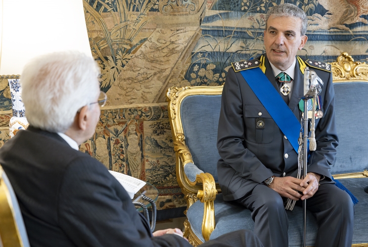 Il Presidente Sergio Mattarella con il Gen. C.A. Andrea De Gennaro, nuovo comandante generale della Guardia di Finanza