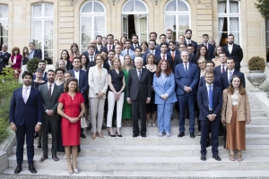 Il Presidente della Repubblica Sergio Mattarella incontra i giovani diplomatici italiani e francesi riuniti a Parigi nell’ambito degli scambi previsti dal Trattato del Quirinale 
