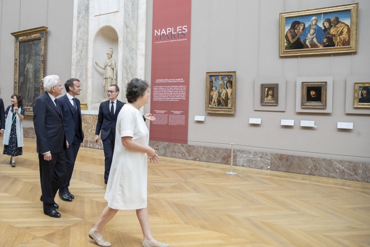 Il Presidente della Repubblica Sergio Mattarella con il Presidente della Repubblica Francese Emmanuel Macron in occasione dell'inaugurazione della mostra “Napoli a Parigi – Il Louvre invita il Museo di Capodimonte” 
