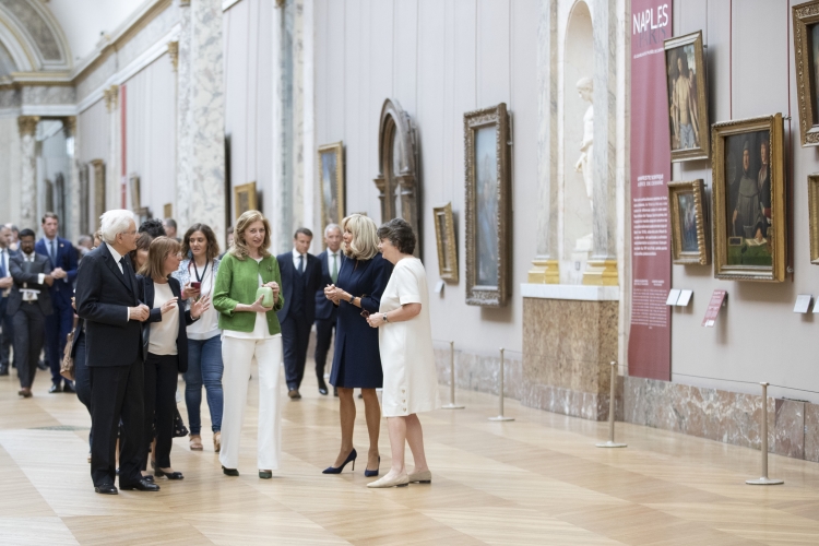 Il Presidente della Repubblica Sergio Mattarella e la Sig.ra Laura, al Museo del Louvre in occasione dell'inaugurazione della mostra “Napoli a Parigi – Il Louvre invita il Museo di Capodimonte” 
