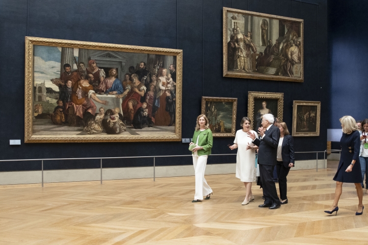 Il Presidente della Repubblica Sergio Mattarella e la Sig.ra Laura in occasione dell'inaugurazione della mostra “Napoli a Parigi – Il Louvre invita il Museo di Capodimonte” 
