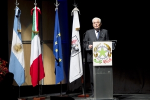 Il Presidente della Repubblica Sergio Mattarella durante il suo saluto alla Collettività italiana presso il Teatro Coliseo
