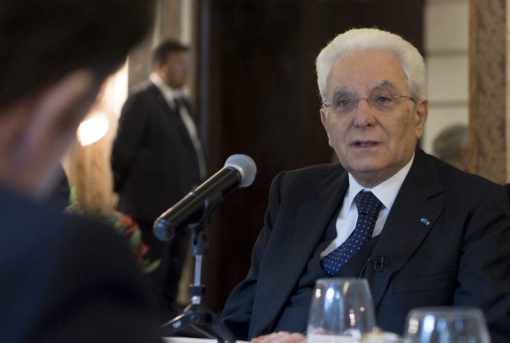 Il Presidente Sergio Mattarella con alcuni esponenti della stampa e dei media argentini