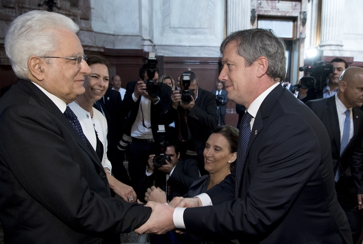 Il Presidente Sergio Mattarella accolto dalla Vice Presidente della Repubblica e Presidente del Senato, 