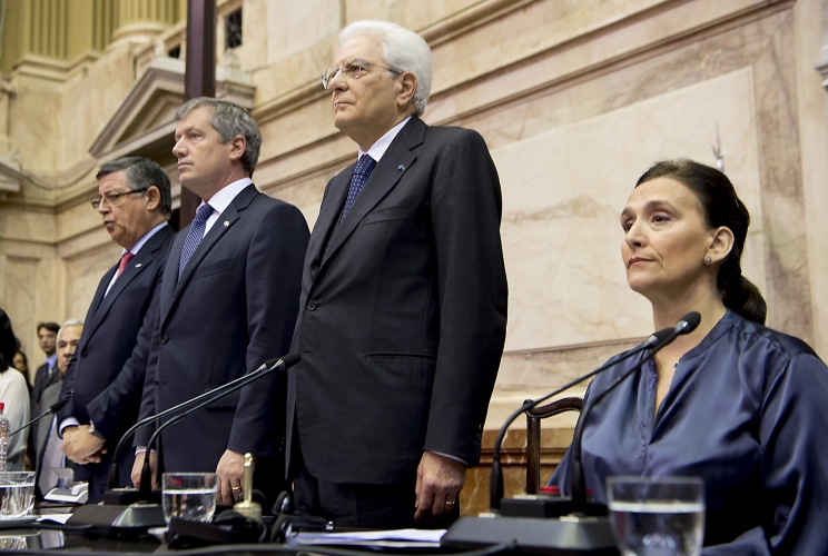 Il Presidente Sergio Mattarella accolto dalla Vice Presidente della Repubblica e Presidente del Senato,