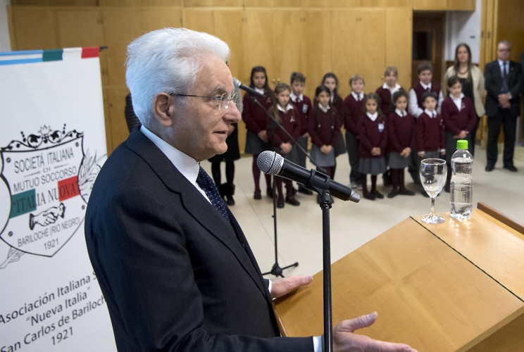 Il Presidente Sergio Mattarella nel corso dell'incontro con la collettività italiana alla Scuola Dante Alighieri