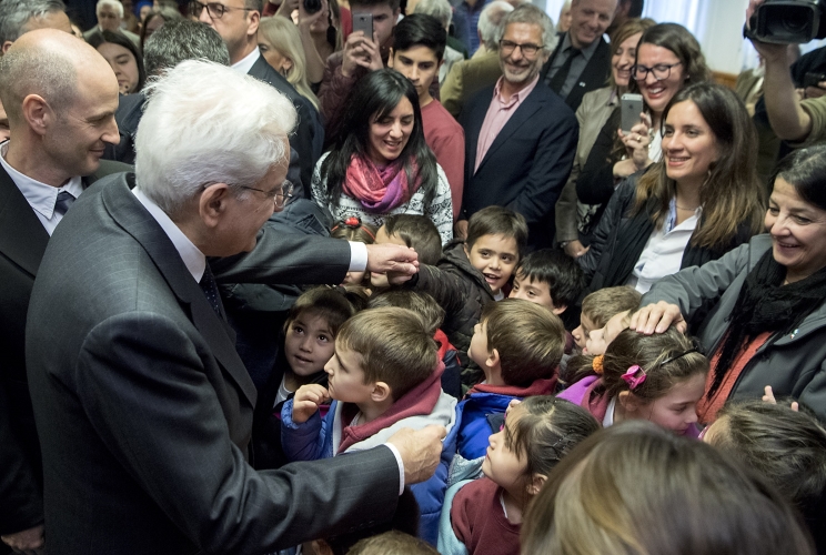 Il Presidente Sergio Mattarella nel corso dell'incontro con la collettività italiana alla Scuola Dante Alighieri