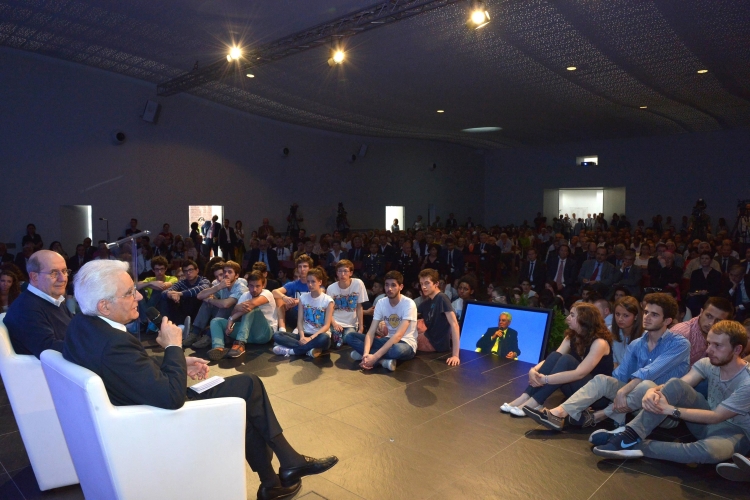 Il Presidente Sergio Mattarella incontra i giovani del Sermig