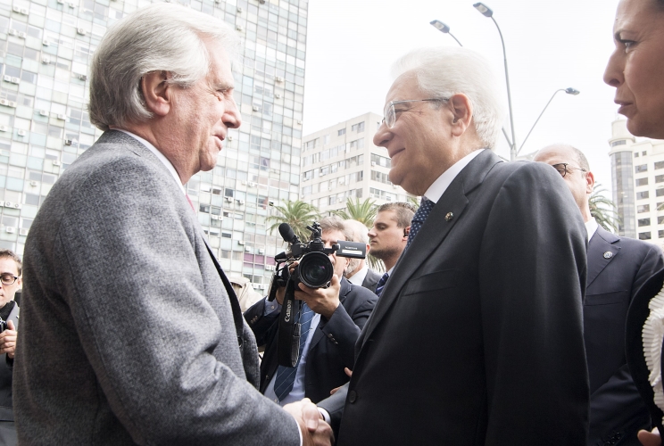 Mattarella accolto dal Presidente della Repubblica Orientale dell'Uruguay, Tabaré Vázquez
