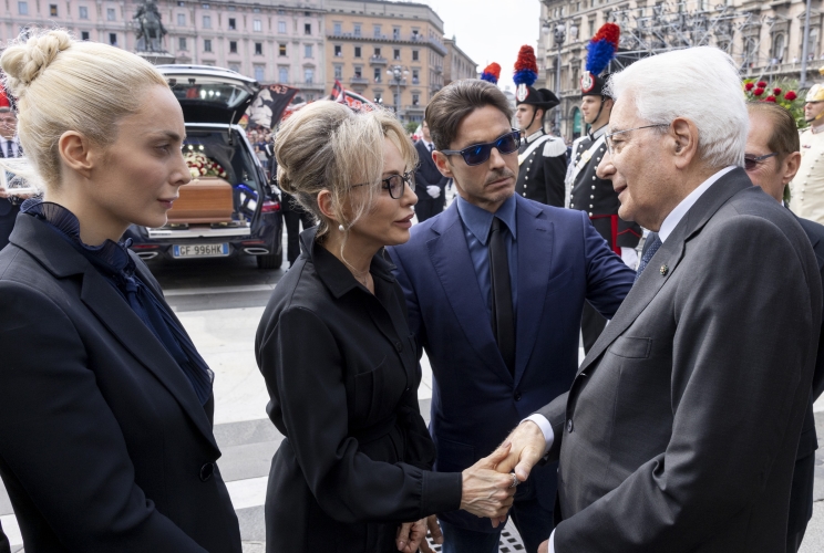 Milano - Il Presidente della Repubblica Sergio Mattarella ai funerali di Stato di Silvio Berlusconi saluta i figli Marina e Piersilvio, oggi 14 giugno 2023.(Foto di Paolo Giandotti - Ufficio Stampa per la Stampa e la Comunicazione della Presidenza della Repubblica)
