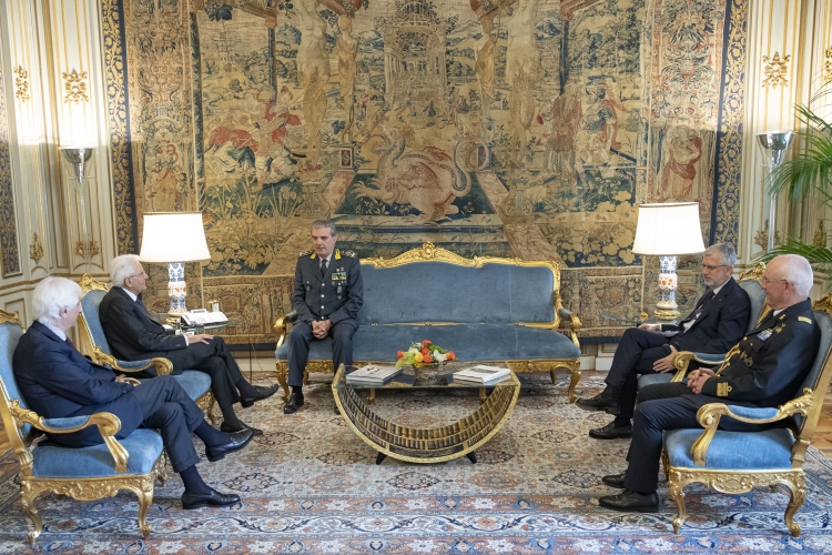 Il Presidente della Repubblica Sergio Mattarella con  Andrea De Gennaro,Comandante Generale della Guardia di Finanza,in occasione del 249° anniversario della costituzione del Corpo
