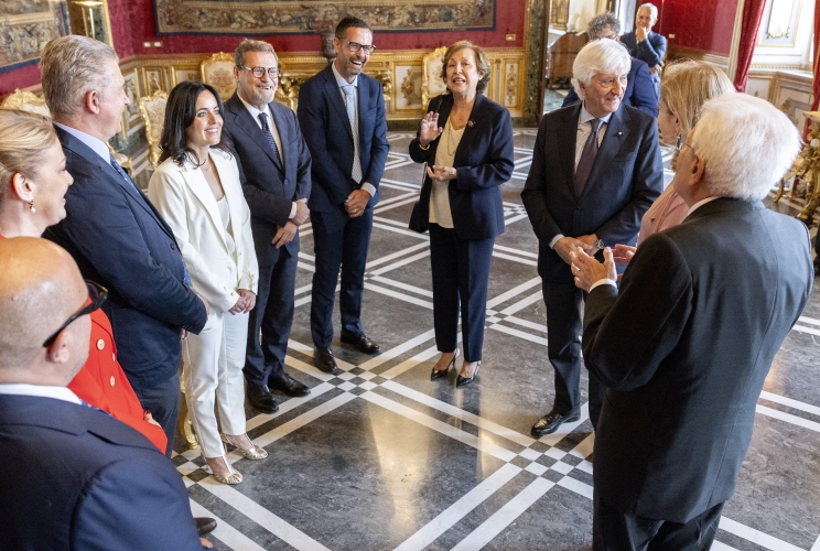 Il Presidente Sergio Mattarella con Gennaro Sangiuliano, Ministro della cultura e consorte, Mario Turetta Segretario generale del Ministero della cultura,  Agnese Carletti, Sindaco di San Casciano dei Bagni, Massimo Osanna, Direttore generale dei Musei e Jacopo Tabolli, Direttore del Progetto scientifico San Casciano, in occasione dell'Inaugurazione della mostra “Gli Dei ritornano - I bronzi di San Casciano”, allestita al Palazzo del Quirinale