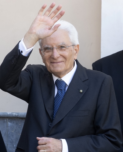 Monreale - Il Presidente della Repubblica Sergio Mattarella risponde al saluto dei cittadini, oggi 27 giugno 2023.
