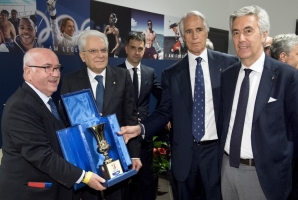 Il Presidente Sergio Mattarella con il Presidente del CONI, Giovanni Malagò, il Presidente della FIGC, Carlo Tavecchio