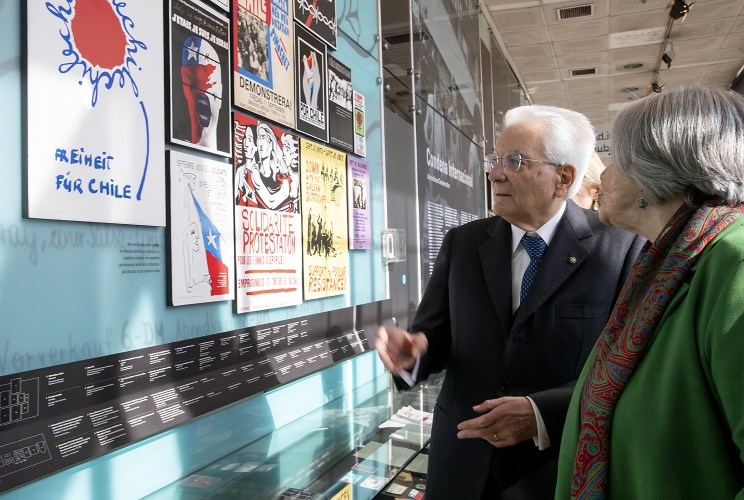 Santiago - Il Presidente della Repubblica Sergio Mattarella nel corso della visita al Museo della Memoria e dei Diritti Umani