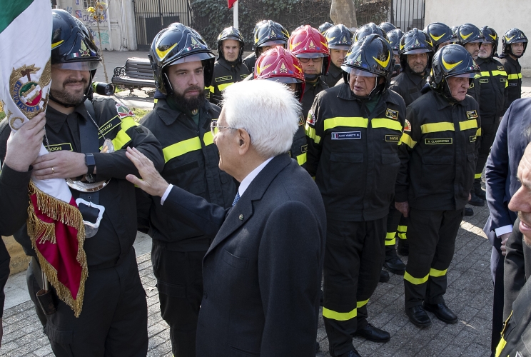 Santiago - Il Presidente della Repubblica Sergio Mattarella nel corso della visita alla Stazione della Undicesima Compagnia dei Vigili del Fuoco di Santiago - Pompa Italia