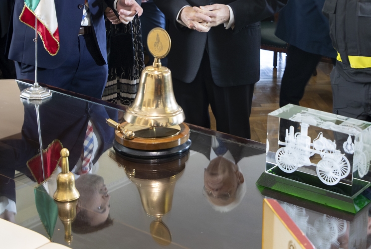 Santiago - Il Presidente della Repubblica Sergio Mattarella nel corso della visita alla Stazione della Undicesima Compagnia dei Vigili del Fuoco di Santiago - Pompa Italia