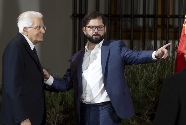 Santiago - Il Presidente della Repubblica Sergio Mattarella al Palazzo della Moneda con il Presidente della Repubblica del Cile Gabriel Boric nel corso delle dichiarazioni alla stampa