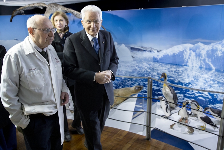 Punta Arenas - Il Presidente della Repubblica Sergio Mattarella nel corso della visita al Museo Salesiano Maggiorino Borgatello