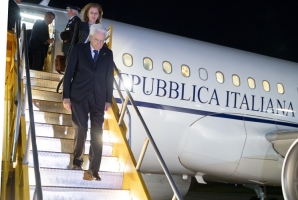  Il Presidente della Repubblica Sergio Mattarella al suo arrivo all'aeroporto di Asuncion