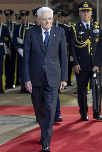 Il Presidente della Repubblica Sergio Mattarella al suo arrivo all'aeroporto di Asuncion
