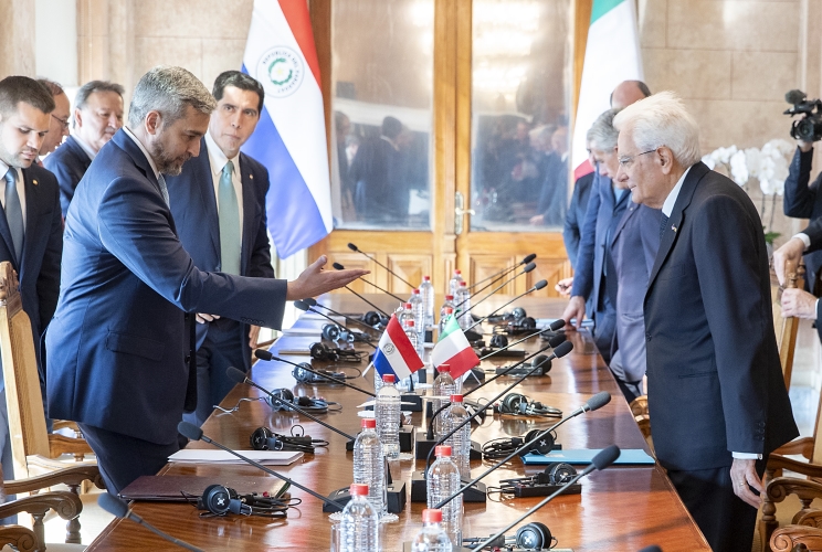 Asuncion - Il Presidente della Repubblica Sergio Mattarella al Palazzo Presidenziale con il  Presidente della Repubblica del Paraguay Mario Abdo Benitez, durante i colloqui allargati alle delegazioni 