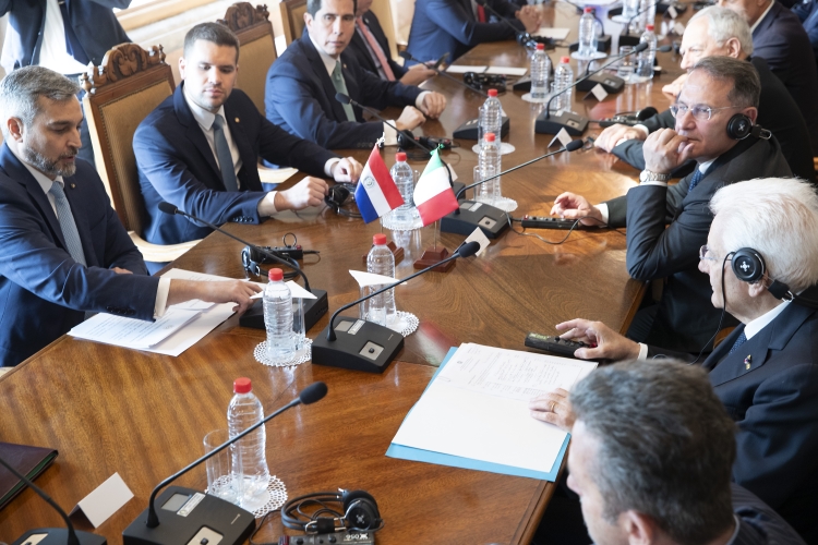 Asuncion - Il Presidente della Repubblica Sergio Mattarella al Palazzo Presidenziale con il  Presidente della Repubblica del Paraguay Mario Abdo Benitez, durante i colloqui allargati alle delegazioni 