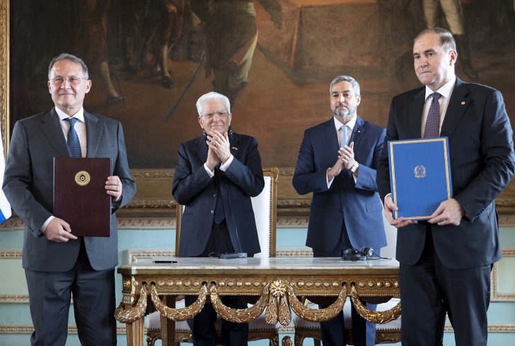 Asuncion - Il Presidente della Repubblica Sergio Mattarella al Palazzo Presidenziale con il  Presidente della Repubblica del Paraguay Mario Abdo Benitez, al termine della firma degli accordi