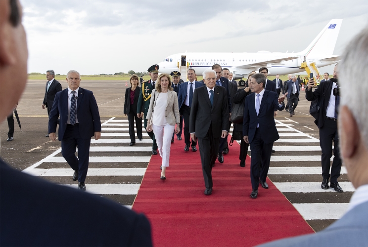 Ciudad del Este - Il Presidente della Repubblica Sergio Mattarella al suo arrivo a Ciudad del Este in occasione della visita alla Diga Idroelettrica di Itaipiù