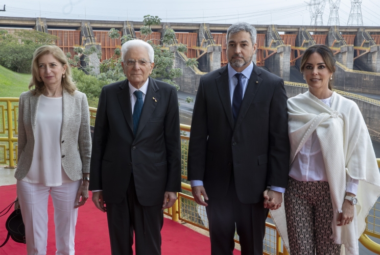 Ciudad del Este - Il Presidente della Repubblica Sergio Mattarella  con il Presidente della Repubblica del Paraguay alla diga ITAIPIU 