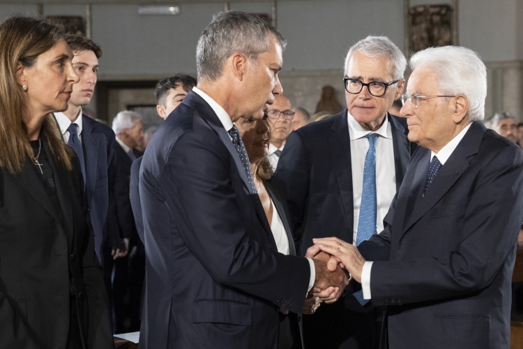 Il Presidente Sergio Mattarella ai Funerali di Stato dell’Onorevole Arnaldo Forlani,saluta i familiari

