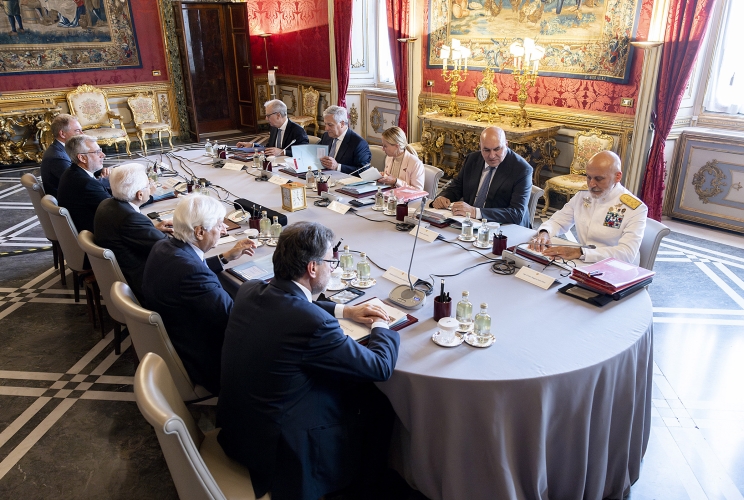 Il Presidente Sergio Mattarella con Giorgia Meloni, Presidente del Consiglio dei Ministri, in occasione della riunione del Consiglio Supremo di Difesa