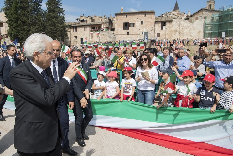 Il Presidente Sergio Mattarella al suo arrivo a Spello 
