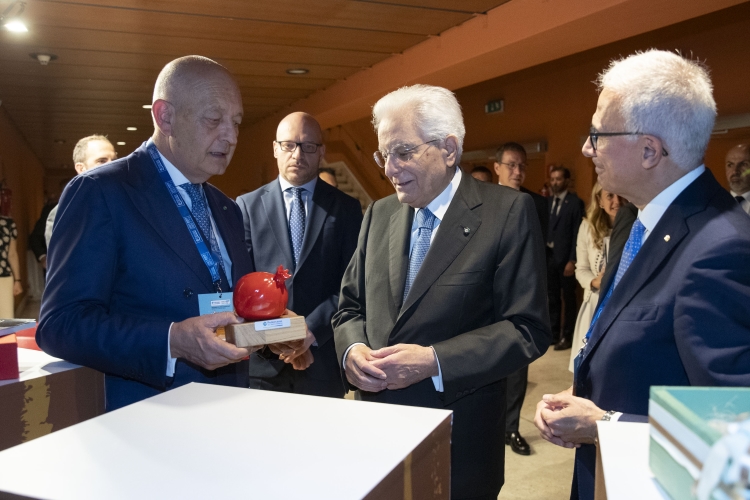 Il Presidente Sergio Mattarella con Augusto Dell’Erba, Presidente di Federcasse,in occasione del 140° anniversario della costituzione della prima Cassa Rurale Italiana
