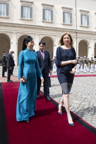 La Sig.ra Laura Mattarella con Signora Phan Thị Thanh Tâm consorte del Presidente della Repubblica Socialista del Vietnam,in visita di Stato 
